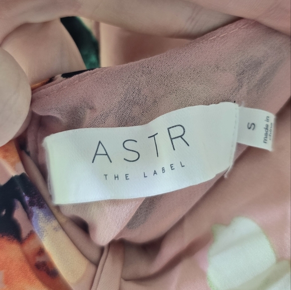 New Astr the Label Gaia Cowl Neck Tie Back Blush Floral Sun Dress Sundre… - Picture 9 of 11